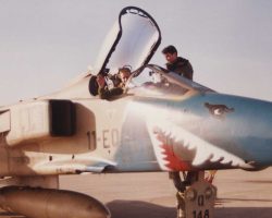 Le Gu dans son bel avion Le Gu dans son bel avion