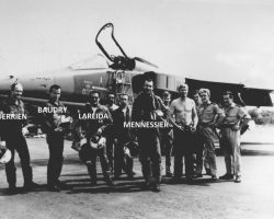 A l'issue du défilé 1977 A l'issue du défilé 1977