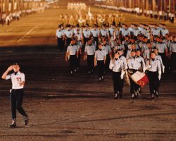 Défilé à Paris en 1982 ; col Gauthier Défilé à Paris en 1982 ; col Gauthier