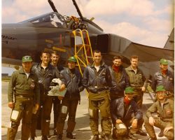 Lareida-Roland-Ducros-Baudry-Jess-Cotereau-Ernest-Dédé
accroupis René-Barbu Lareida-Roland-Ducros-Baudry-Jess-Cotereau-Ernest-Dédé accroupis René-Barbu