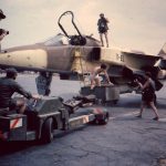 Gégène bon pour le bac ; remarquez le ban,de à l'aise réglementaire Gégène bon pour le bac