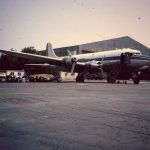 Salle d'attente d'Air Tchad. En une nuit "ils" ont réussi à voler tout le pétrole de l'avion via les vis de purges. On n'a toujours pas compris. C'est l'Afrique patron ! Salle d'attente d'Air Tchad