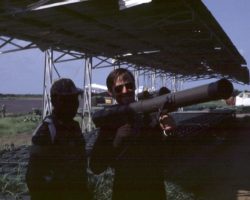 Gégé s'exerce au maniement d'un SA7 1983-ndjamena-5