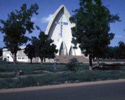 La cathédrale 1983-ndjamena-6