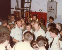 1/11 Départ de Louvion ; remise de cadeau 1983 1/11 Départ de Louvion ; remise de cadeau 1983