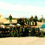 1994 Photo de groupe devant Jaguar requin 1994 Photo de groupe devant Jaguar requin