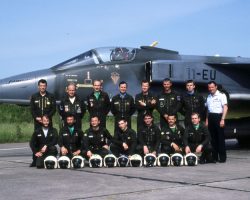 1982 Schiltz, Ricourt, Louvion, Allaux, Hartweck, Vallée, Boudigues,Descart (OR) et accroupis : Poulain, Tartine, Leballe, Barbet, Maubourguet, Lebrun, Pentier. 1982 Schiltz, Ricourt, Louvion, Allaux, Hartweck, Vallée, Boudigues,Descart (OR) et accroupis : Poulain, Tartine,