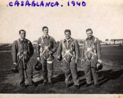 Au retour d’un vol sur Dewoitine 520 à Casablanca en 1941 Au retour d’un vol sur Dewoitine 520 à Casablanca en 1941