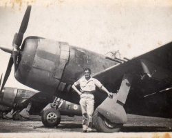 C.I.C. Mekhnès début 1945 devant un P 47 Thunderboldt C.I.C. Mekhnès début 1945 devant un P 47 Thunderboldt