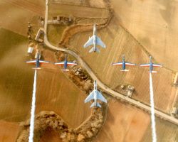 Détachement hivernal à Istres..avec la PAF le 28/01/1971, verd le Lubéron, Pierre en place arrière du F100 leader, avec le Cne Guillot.