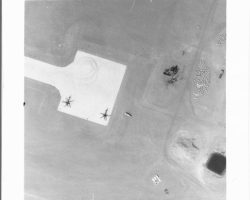 Seuil de piste ; photo prise lors d'une RECO en Août 85 Seuil de piste ; photo prise lors d'une RECO en Août 85