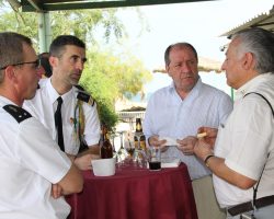 Pendant le repas Stephanopoli et Néné Pendant le repas Stephanopoli et Néné