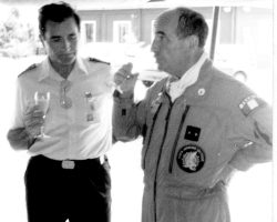 le COMAIR et le colonel Massimo MONTANARI, commandant de la base italienne de Rivolto.