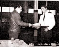 Remise de la médaille de bronze de la sécurité des vols au chef de la SSIS Remise de la médaille de bronze de la sécurité des vols au chef de la SSIS