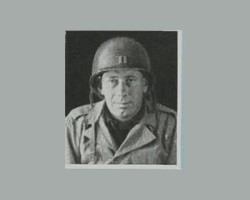 Capitaine Gerald A. Dodge (dit Papy)
Né à Missoula dans le Montana
Commandant des compagnies "H" et "S" Capitaine Gerald A. Dodge (dit Papy) Né à Missoula dans le Montana Commandant des compagnies "H" et "S"