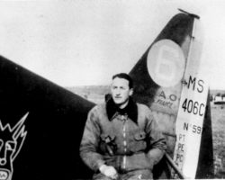 Le-gloan-devant-son-Morane-406-n°597_1