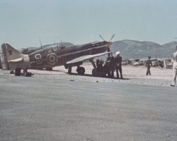 Photo d'un aviateur allemand lors d'une escale à Athènes entre le 26 et le 28 mai 1941Eleusis