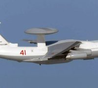 La Russie dispose d’appareils d’alerte aérienne avancée et de contrôle dont certains opèrent, comme le Beriev A-50U RF-94268 « 41 rouge », depuis Baranavitchy en Biélorus-sie. L’Ukraine n’en possède aucun, mais elle bénéficie des renseignements fournis par les États-Unis et l’OTAN.