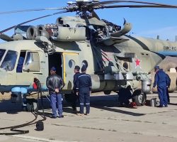 Hors service au moment du retrait des troupes russes de la région de Kiev, le Mi-8AMTSh RF-91285 « 52 rouge » sera dynamité sur l’aéroport d’Hostomel le 31 mars 2022. Toutes les marques d’identification ont été recouvertes d’un badigeon.