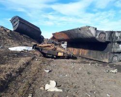 Un aperçu de la colonne détruite par l’attaque de la 299e BrTA : un ponton remorqué