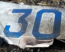 Gros plan sur le code 30 bleu peint sur le Su-25M1 n/c 25508110262 de la 299e BrTA.