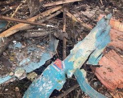 Deux vues des restes du Su-34 RF-81259 « 05 rouge ». 2