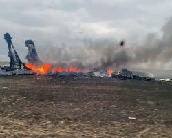 Le Su-30SM RF-33787 brûle à l’ouest de Mykolayiv le 5 mars 2022.