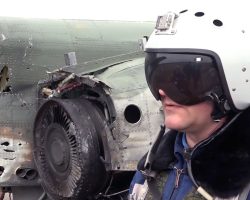 Le Lt-Col Denis Litvinov devant son appareil