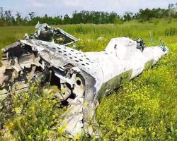 Les restes du Mi-8 piloté par le Cne Borys, détruit près de Maryinka en République Populaire de Donetsk. - 3