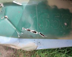 Deux fragments du même Ka-52 RF-90656, abattu le 20 mars 2022. - 2