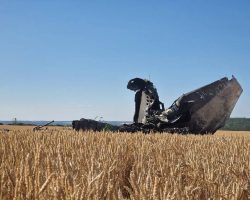 Deux clichés du Su-24 de la 7e BrTA abattu le 22 mars 2022 près d’Izioum. - 2