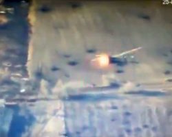 Le 25 mars 2022, un drone ukrainien Leleka-100 filme la destruction d’un Mi-8 russe au sud-est de Kharkiv. - 2