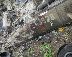 Les restes du Mi-28N « 65 rouge », abattu par un missile sol-air portatif près de Kharkiv le 30 mars 2022. - 1