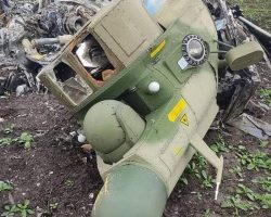 Les restes du Mi-28N « 65 rouge », abattu par un missile sol-air portatif près de Kharkiv le 30 mars 2022. - 3