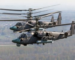 Les Ka-52 « 42 blanc » et « 44 blanc » de l’aviation de la Marine russe.