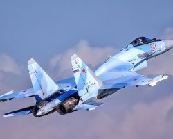 Le meilleur chasseur russe – et sans doute le meilleur au monde – est actuellement le Soukhoï Su-35S. Considéré comme un véritable « épouvantail », il n’a jusqu’à la fin mars 2022 subi aucune perte malgré de régulières revendications ukrainiennes. Ses pilotes ont par contre rempor-té une dizaine de victoires aériennes que l’on peut confirmer de sources indépendantes.