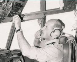 Le Général Forget dans la Transall PC volant
