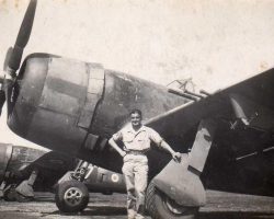 C.I.C. Mekhnès début 1945 devant un P 47 Thunderboldt