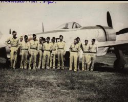 Strasbourg 12 Mai 1945 – Arrivant de Meknès avec le P 47 Quelques pilotes du groupe de chasse 3/6