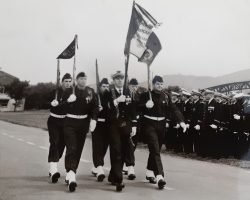Porte drapeau lors d'une cérémonie Porte drapeau lors d'une cérémonie